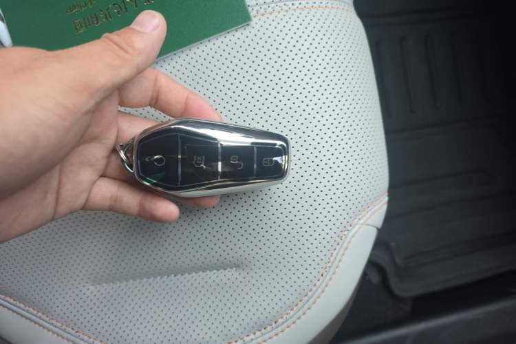 Used BYD Qin PLUS 2024 HONOR Edition DM-i 55KM Leading Model Interior 1
