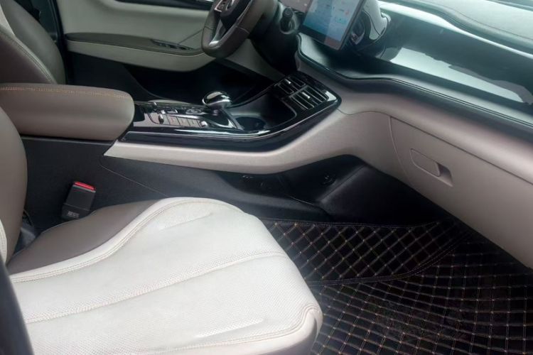 Used BYD Qin PLUS 2024 HONOR Edition DM-i 55KM Leading Model Interior 2