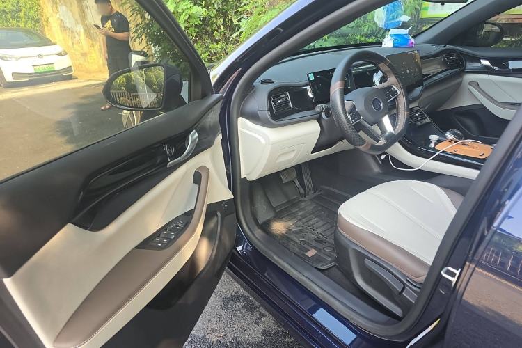 Used BYD Qin PLUS 2024 HONOR Edition DM-i 55KM Leading Model Interior 3
