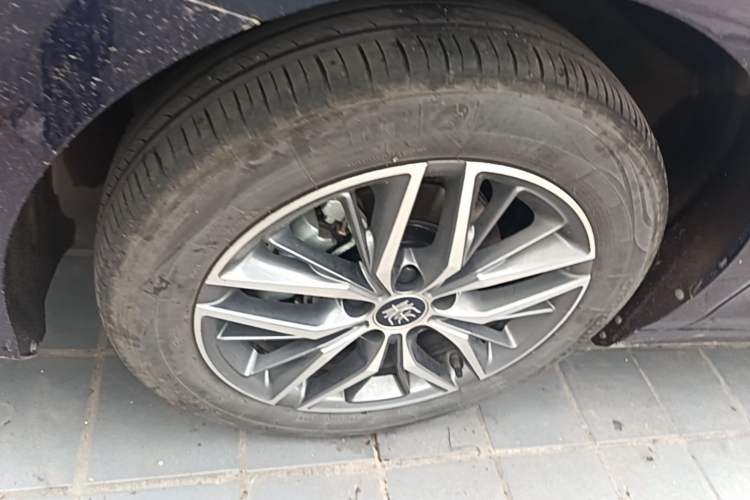 Used BYD Qin PLUS 2024 HONOR Edition DM-i 120KM Beyond Model Left Front Wheel Hub