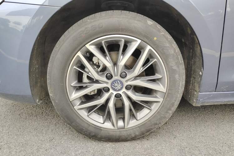 Used BYD Qin PLUS 2024 Honor Edition EV 420KM Leading Model Left Front Wheel Hub