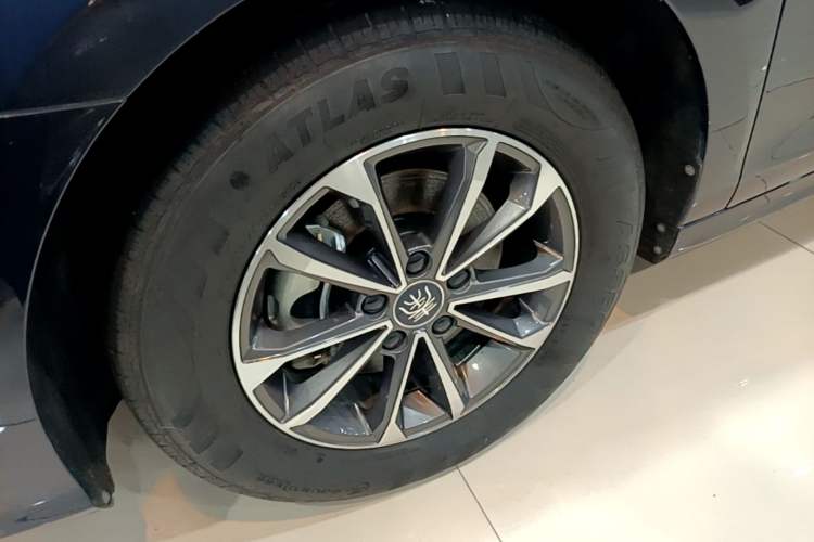 Used BYD Qin PLUS 2024 HONOR Edition DM-i 55KM Leading Model Left Front Wheel Hub
