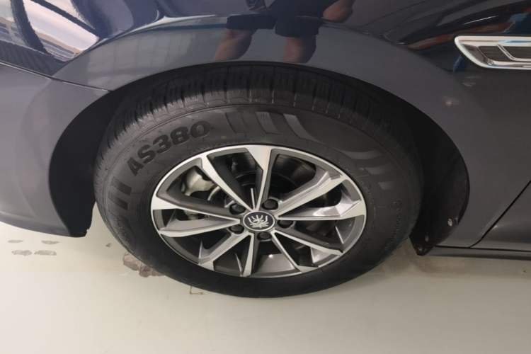 Used BYD Qin PLUS 2024 HONOR Edition DM-i 55KM Leading Model Left Front Wheel Hub