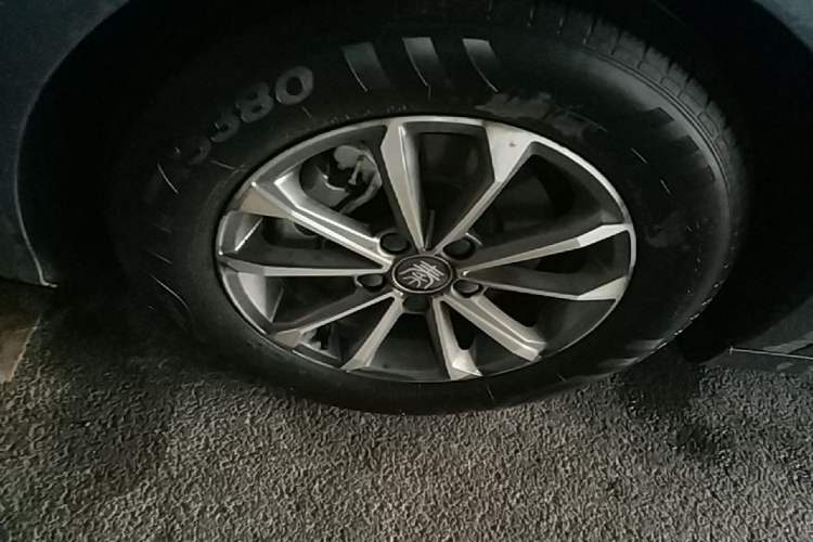 Used BYD Qin PLUS 2024 HONOR Edition DM-i 55KM Leading Model Left Front Wheel Hub
