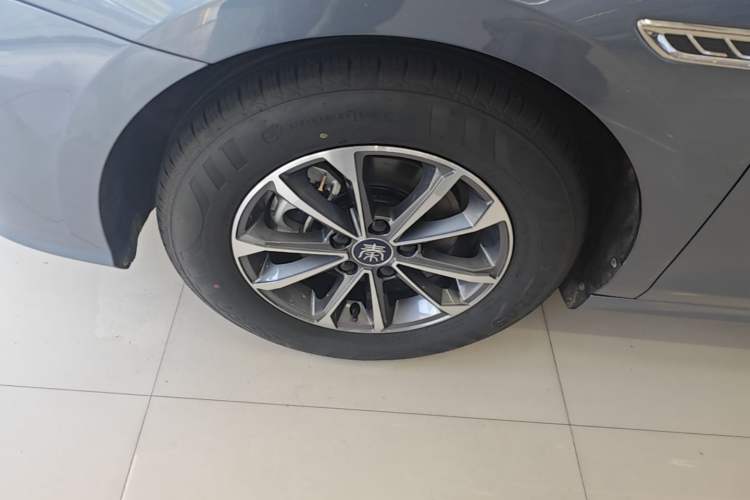 Used BYD Qin PLUS 2024 HONOR Edition DM-i 55KM Leading Model Left Front Wheel Hub