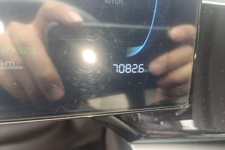 Used BYD Qin PLUS 2024 Honor Edition EV 420KM Leading Model Odometer Close Up