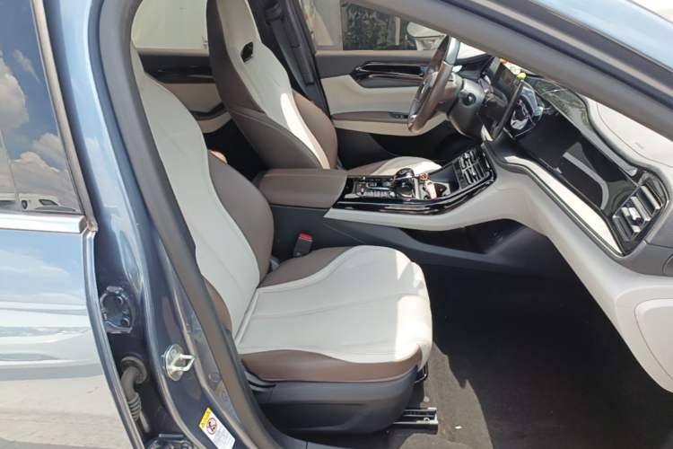 Used BYD Qin PLUS 2024 HONOR Edition DM-i 55KM Leading Model Right Front Seat