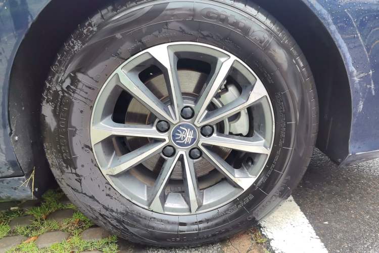 Used BYD Qin PLUS 2024 HONOR Edition DM-i 55KM Leading Model Right Front Wheel Hub