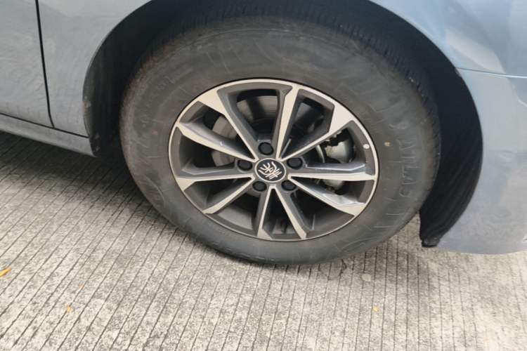 Used BYD Qin PLUS 2024 HONOR Edition DM-i 55KM Leading Model Right Front Wheel Hub