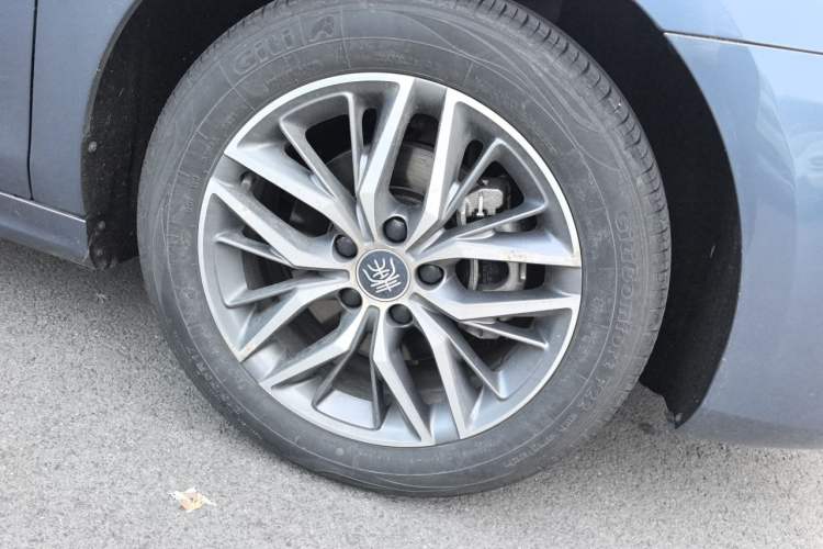 Used BYD Qin PLUS 2024 Honor Edition EV 420KM Beyond Model Right Front Wheel Hub