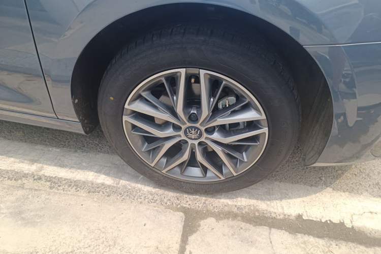 Used BYD Qin PLUS 2024 Honor Edition EV 420KM Leading Model Right Front Wheel Hub