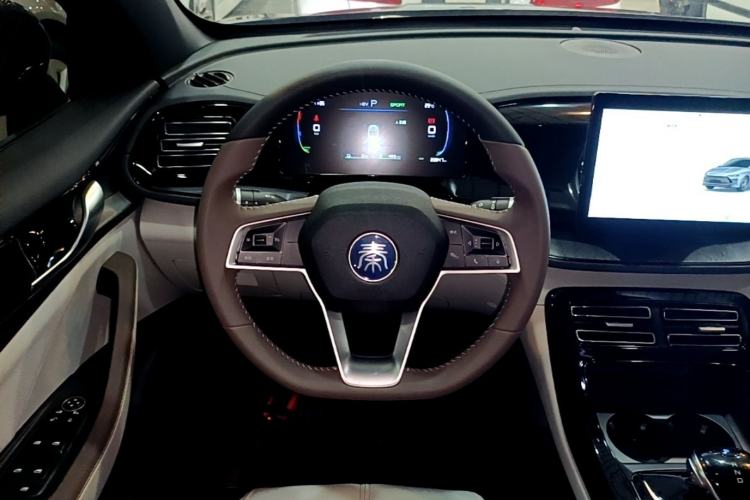 Used BYD Qin PLUS 2024 HONOR Edition DM-i 55KM Leading Model Steering Wheel