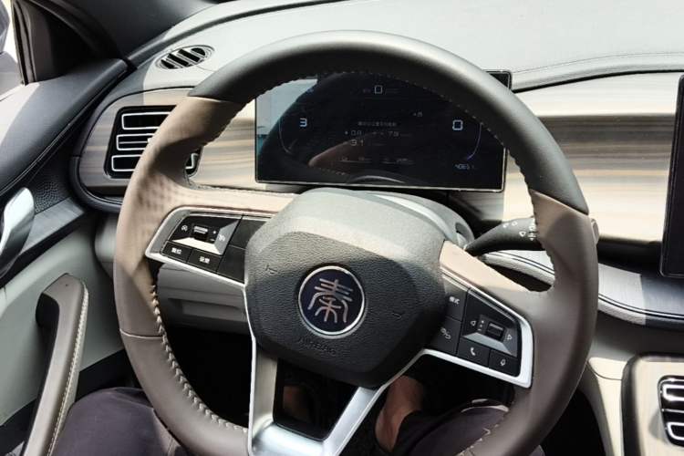 Used BYD Qin PLUS 2024 HONOR Edition DM-i 55KM Leading Model Steering Wheel
