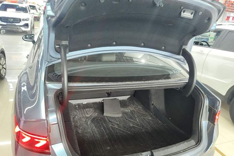 Used BYD Qin PLUS 2024 HONOR Edition DM-i 55KM Leading Model Trunk
