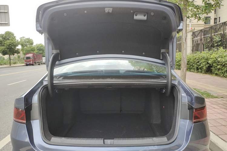 Used BYD Qin PLUS 2024 Honor Edition EV 420KM Leading Model Trunk