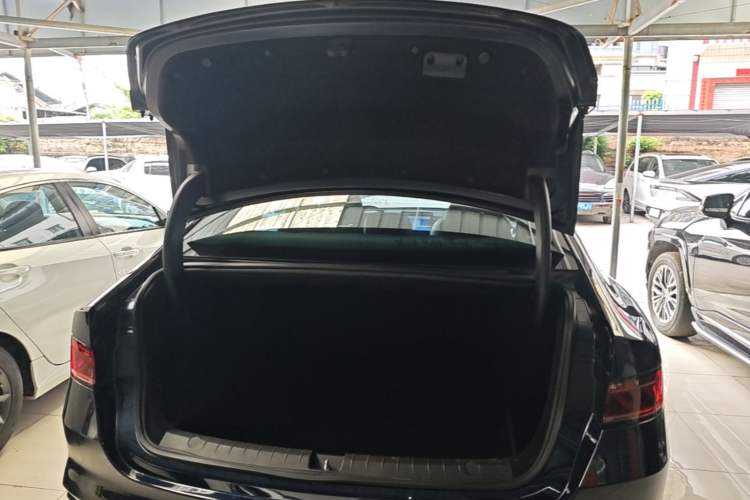 Used BYD Qin PLUS 2024 HONOR Edition DM-i 55KM Leading Model Trunk