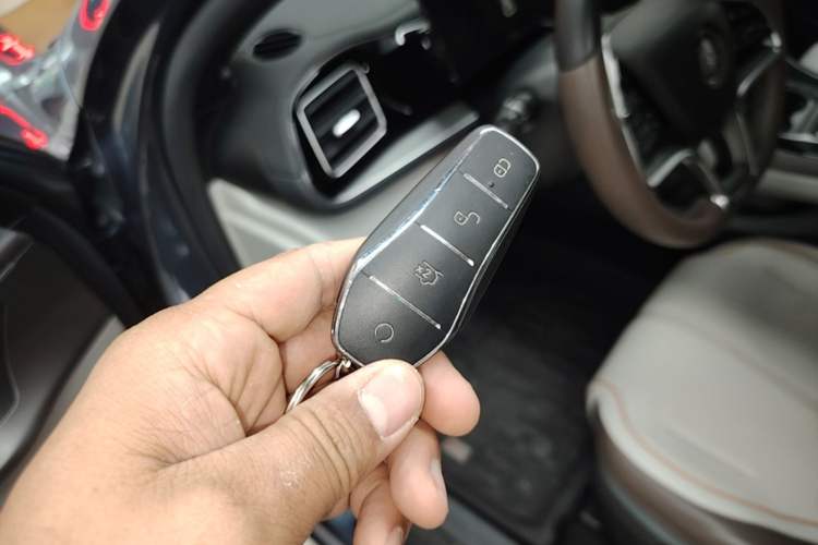 Used BYD Qin PLUS 2024 Honor Edition EV 420KM Leading Model Vehicle Key