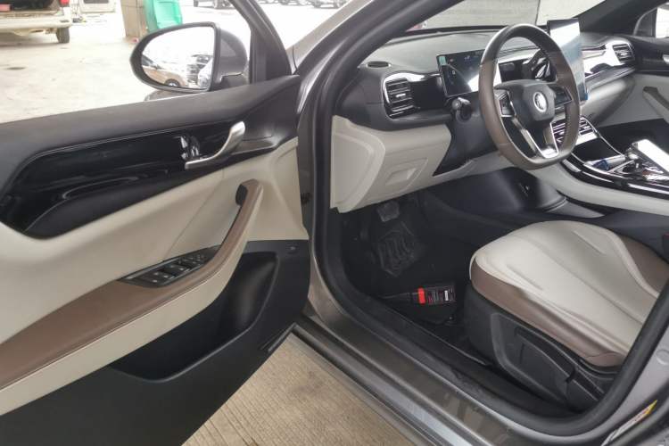 Used BYD Qin PLUS 2024 HONOR Edition DM-i 55KM Leading Model Driver Seat