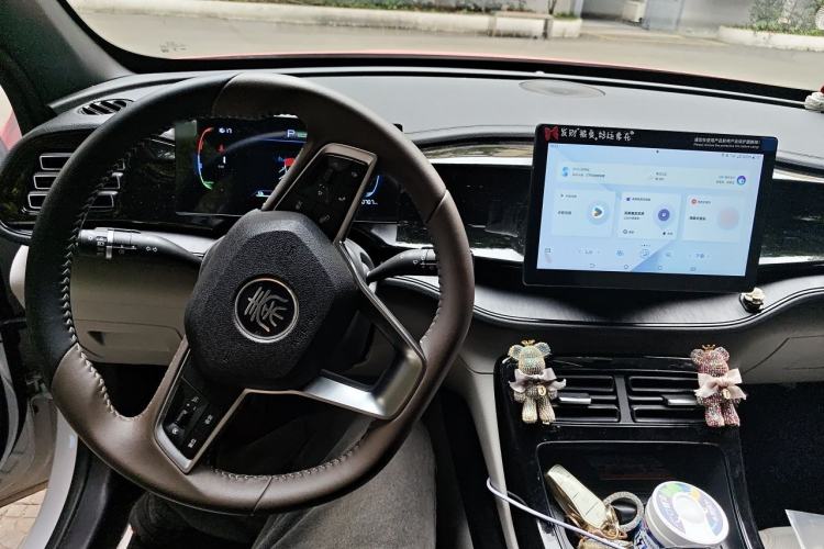 Used BYD Qin PLUS 2024 HONOR Edition DM-i 55KM Leading Model Center Console
