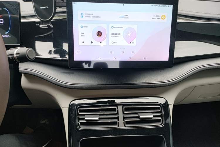Used BYD Qin PLUS 2024 HONOR Edition DM-i 55KM Leading Model Audio And AC Panel