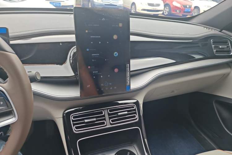 Used BYD Qin PLUS 2024 Honor Edition EV 420KM Leading Model Audio And AC Panel