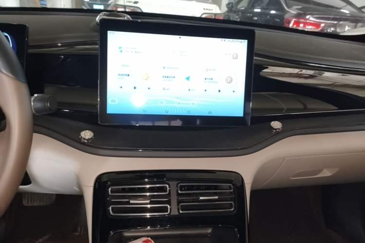Used BYD Qin PLUS 2024 HONOR Edition DM-i 55KM Leading Model Audio And AC Panel