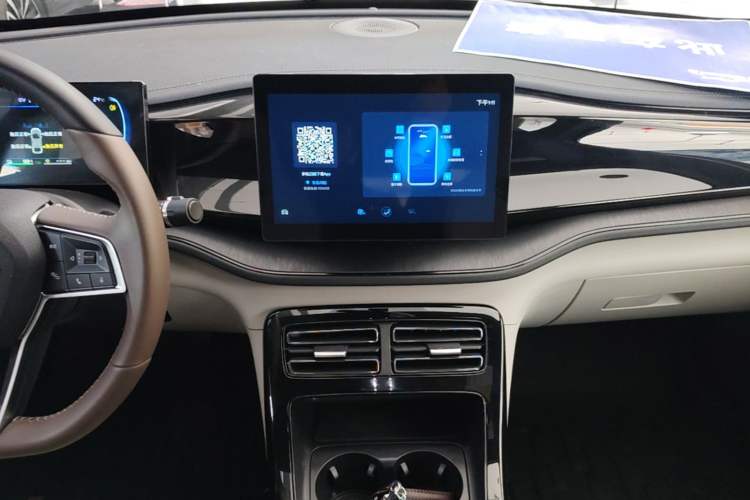 Used BYD Qin PLUS 2024 HONOR Edition DM-i 55KM Leading Model Audio And AC Panel