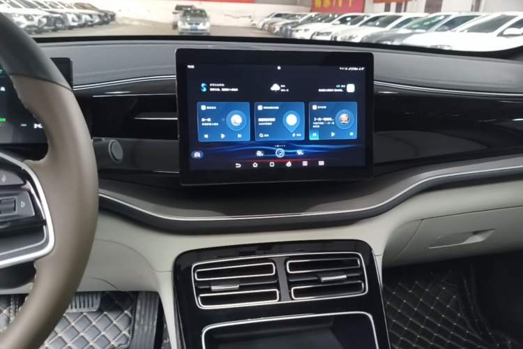 Used BYD Qin PLUS 2024 Honor Edition EV 420KM Beyond Model Audio And AC Panel