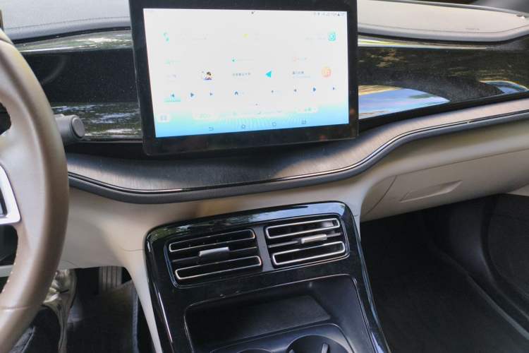 Used BYD Qin PLUS 2024 HONOR Edition DM-i 55KM Leading Model Audio And AC Panel