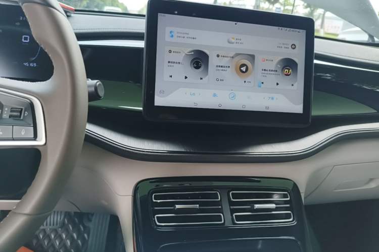 Used BYD Qin PLUS 2024 HONOR Edition DM-i 55KM Leading Model Audio And AC Panel