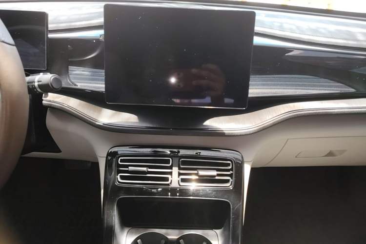 Used BYD Qin PLUS 2024 HONOR Edition DM-i 55KM Leading Model Audio And AC Panel