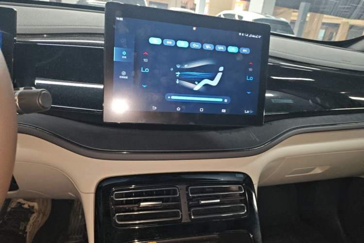 Used BYD Qin PLUS 2024 HONOR Edition DM-i 55KM Leading Model Audio And AC Panel