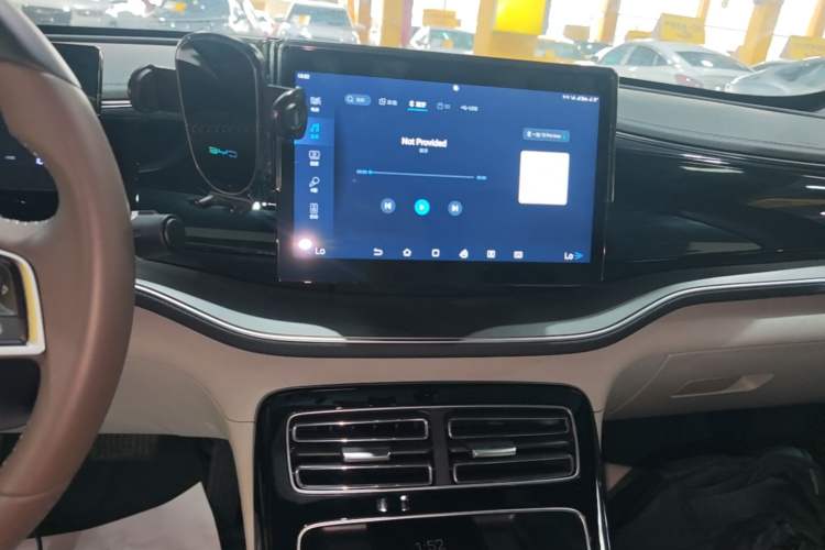 Used BYD Qin PLUS 2024 HONOR Edition DM-i 55KM Beyond Model Audio And AC Panel