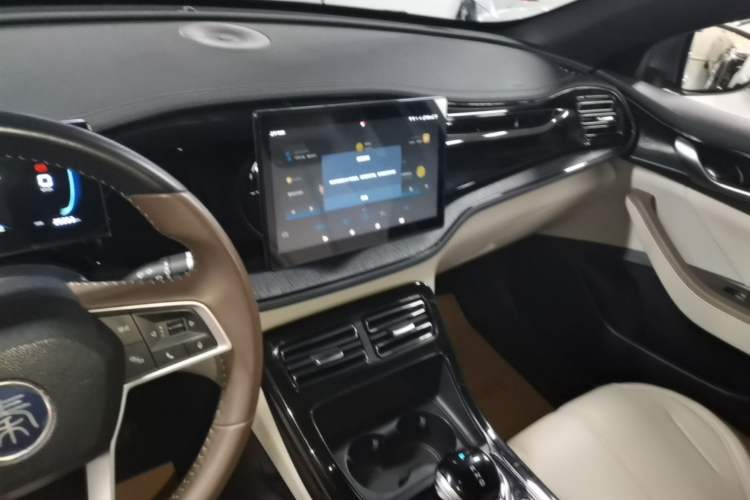 Used BYD Qin PLUS 2024 HONOR Edition DM-i 55KM Leading Model Audio And AC Panel