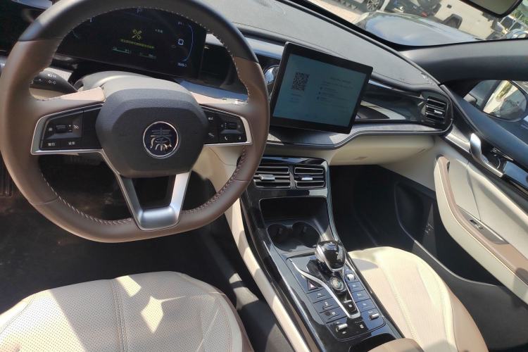 Used BYD Qin PLUS 2024 HONOR Edition DM-i 55KM Leading Model Audio And AC Panel