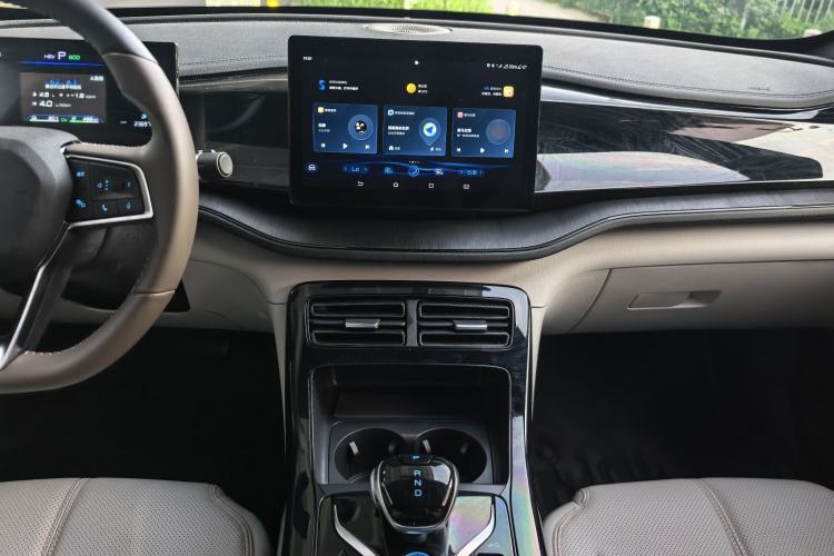 Used BYD Qin PLUS 2024 HONOR Edition DM-i 55KM Leading Model Audio And AC Panel