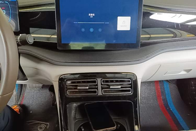 Used BYD Qin PLUS 2024 HONOR Edition DM-i 55KM Leading Model Audio And AC Panel