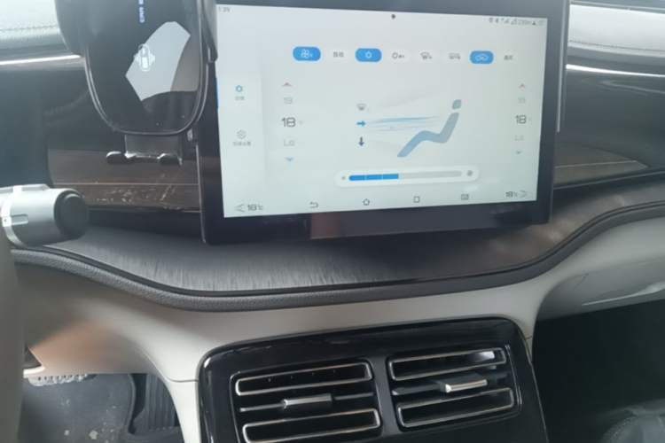 Used BYD Qin PLUS 2024 HONOR Edition DM-i 55KM Leading Model Audio And AC Panel