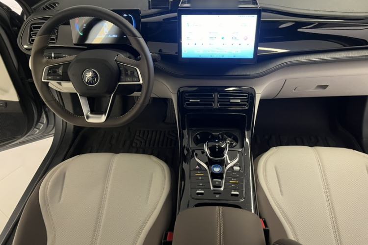 Used BYD Qin PLUS 2024 HONOR Edition DM-i 55KM Leading Model Audio And AC Panel