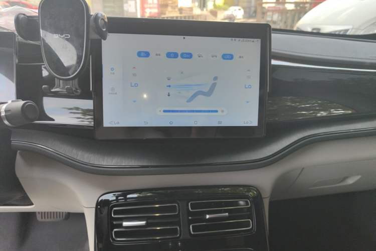 Used BYD Qin PLUS 2024 HONOR Edition DM-i 55KM Leading Model Audio And AC Panel