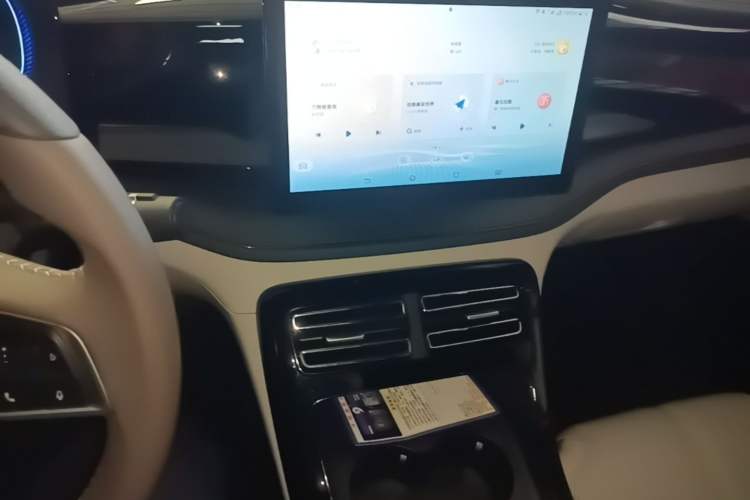 Used BYD Qin PLUS 2024 HONOR Edition DM-i 55KM Leading Model Audio And AC Panel