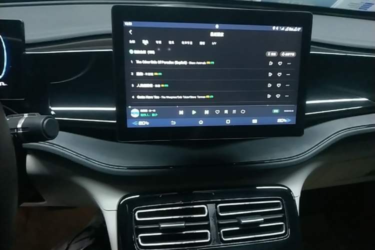 Used BYD Qin PLUS 2024 HONOR Edition DM-i 55KM Leading Model Audio And AC Panel
