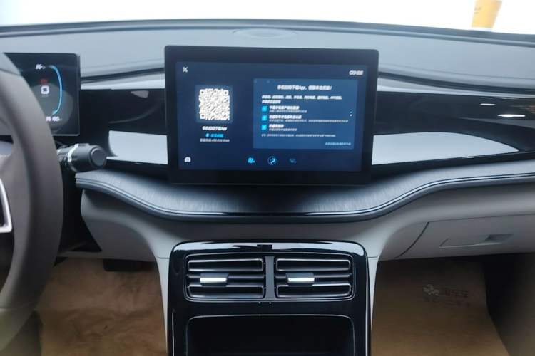Used BYD Qin PLUS 2024 HONOR Edition DM-i 55KM Leading Model Audio And AC Panel