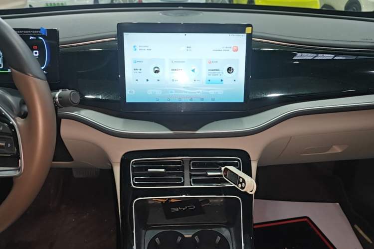 Used BYD Qin PLUS 2024 Honor Edition EV 510KM Beyond Model Audio And AC Panel
