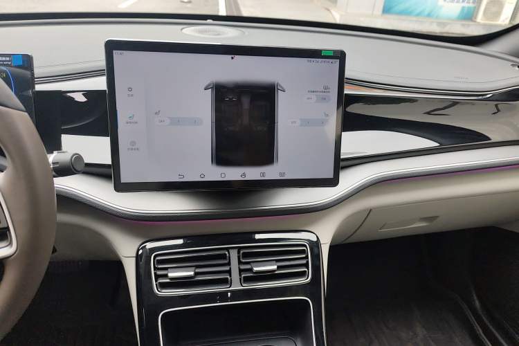 Used BYD Qin PLUS 2024 HONOR Edition DM-i 120KM Excellence Model Audio And AC Panel
