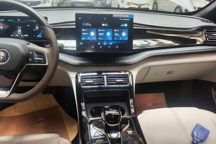 Used BYD Qin PLUS 2024 HONOR Edition DM-i 55KM Leading Model Audio And AC Panel