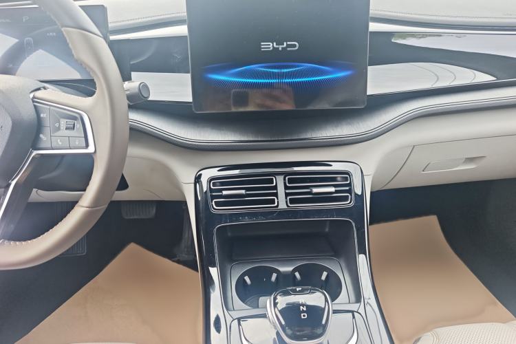Used BYD Qin PLUS 2024 HONOR Edition DM-i 55KM Leading Model Audio And AC Panel