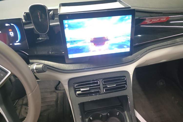 Used BYD Qin PLUS 2024 HONOR Edition DM-i 55KM Leading Model Audio And AC Panel
