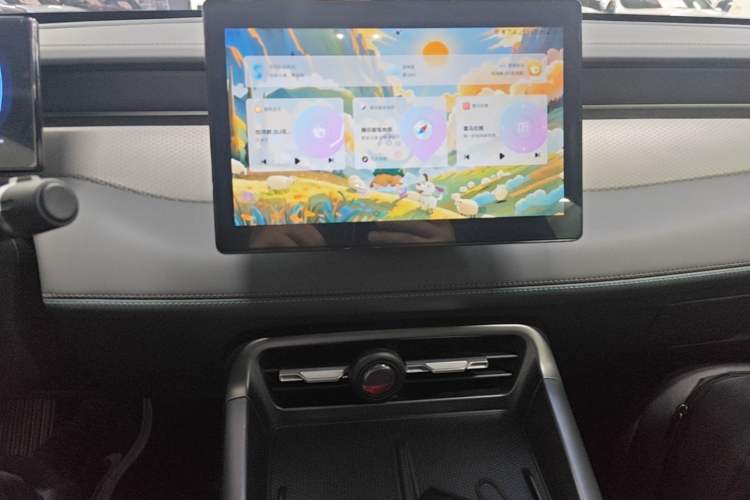 Used BYD Qin PLUS 2024 HONOR Edition DM-i 55KM Leading Model Audio And AC Panel