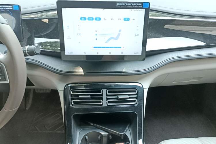 Used BYD Qin PLUS 2024 HONOR Edition DM-i 55KM Leading Model Audio And AC Panel